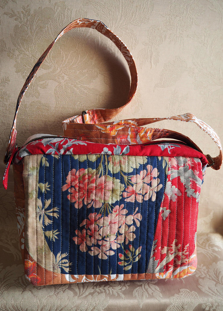 ヴィンテージプリントのキルティングショルダーバッグ