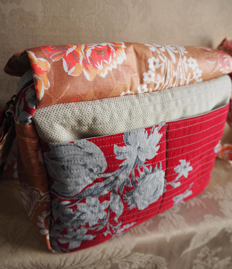 ヴィンテージプリントのキルティングショルダーバッグ