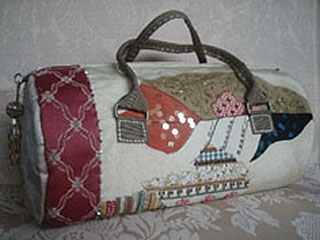 ビーズ刺繍で飾るミニボストンバッグ